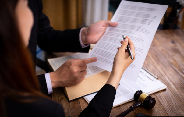 Mediation,Client,Meeting,Lawyer,Consulting,Government,Help,,Businessman,And,Male